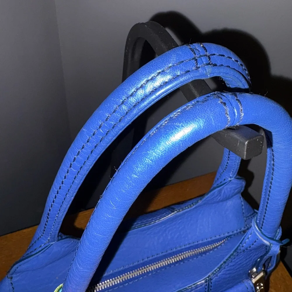 Cole Haan Y2K Shoulder Bag in Blue Pebbled Leathet - Picture 4 of 11